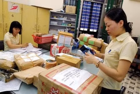 Post office staffs are preparing packages for delivery.