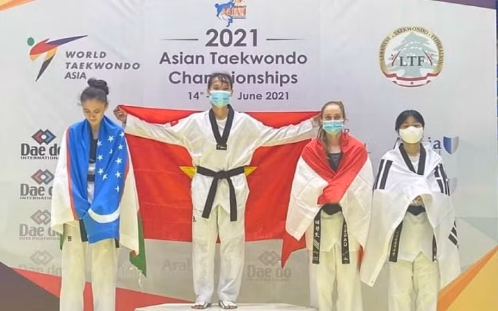 Vietnam's Truong Thi Kim Tuyen wins the women's 49kg gold medal at the 2021 Asian Championships.