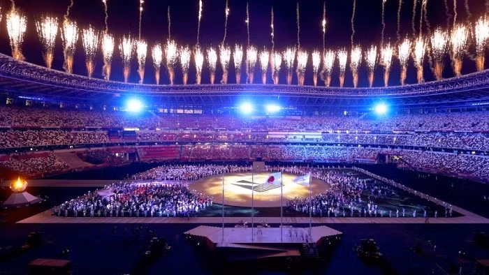 Fireworks erupt above the Olympic Stadium during the closing ceremony of the Tokyo 2020 Olympic Games in Tokyo, Japan, on August 8, 2021. (Photo: Getty Images)