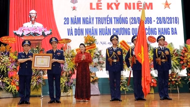 Vietnam Coast Guard honoured with Military Exploit Order at a ceremony held on August 28 in Hanoi in the presence of NA Chairwoman Nguyen Thi Kim Ngan (Photo: NDO)