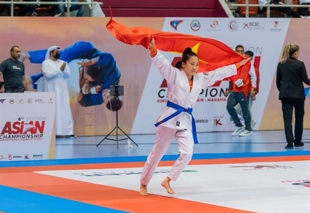 Vietnamese martial artist Phung Thi Hue celebrates her championship title at the Asian Jujitsu Championship 2022 in Manama, Bahrain. (Photo: Jujitsu AsianUnion)