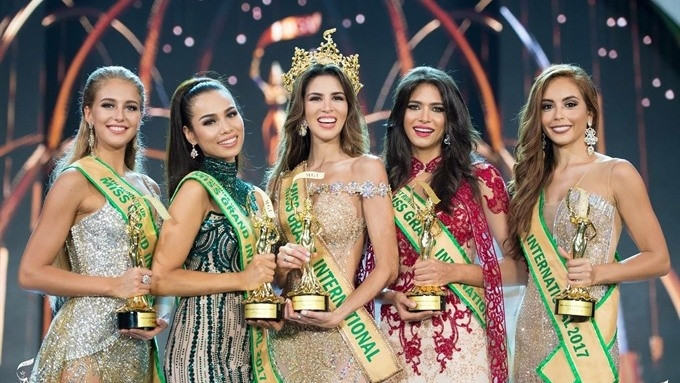 Miss Grand International 2017 Maria Jose Lora (middle) and four runner-ups. — Photos courtesy of the organiser