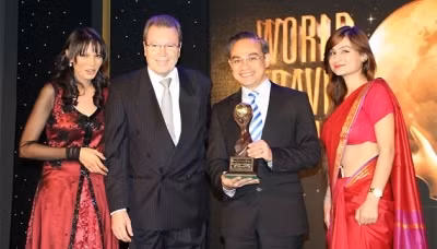  Tran Doan The Duy, Deputy General Director of Vietravel (second right) at the ceremony in New Delhi, India.