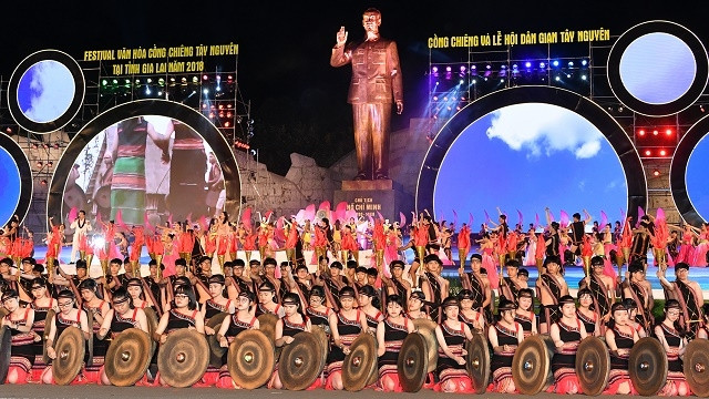 The opening ceremony featured a colourful staging of gong performances by more than 1,000 artisans from five Central Highlands provinces (Photo: VGP)