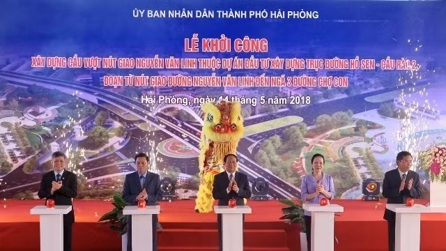 Delegates at the ground-breaking ceremony (Photo: VNA)