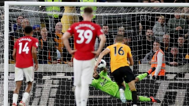 Soccer Football - Premier League - Wolverhampton Wanderers v Manchester United - Molineux Stadium, Wolverhampton, Britain - August 19, 2019 Wolverhampton Wanderers' Rui Patricio saves a penalty taken by Manchester United's Paul Pogba (not pictured) Action Images via Reuters/Carl Recine