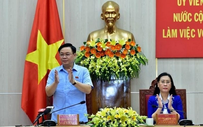NA Chairman Hue chairs the meeting. (Photo: NDO)