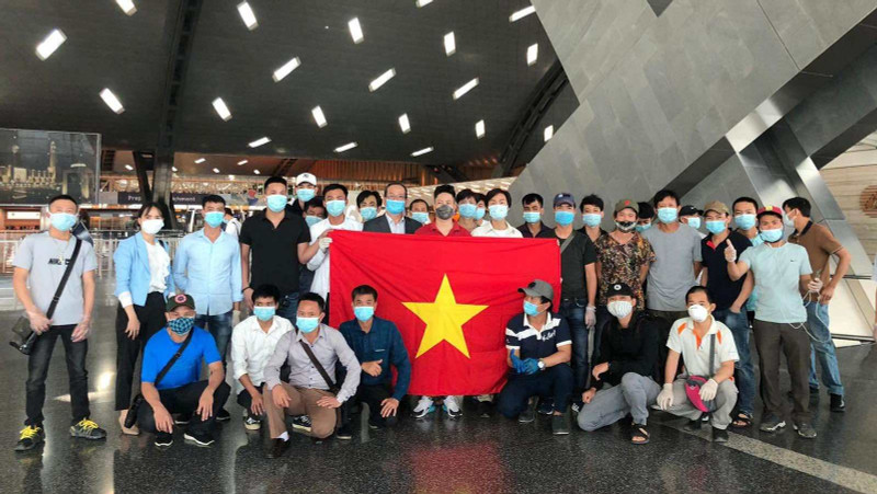 Vietnamese citizens at a Qatar airport before returning home.