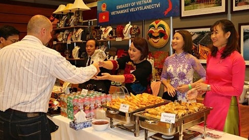 Vietnam's pavilions attract a large number of visitors. (Credit: VOV)