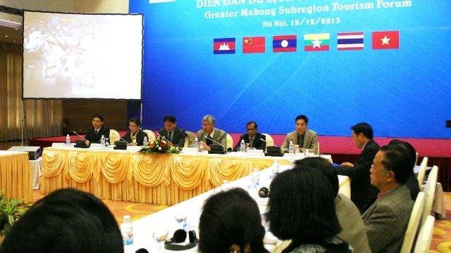 At the forum (langvietonline.vn)