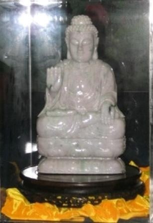 The jade Buddha presented to Japan.