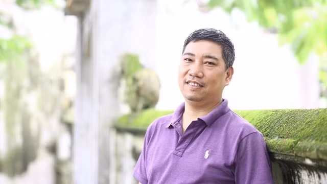 Researcher Mai Van Lang has had more than 20 years collecting, researching and rewriting new lyrics for folk songs.