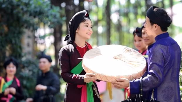 Quan Ho (love duet) singing performance