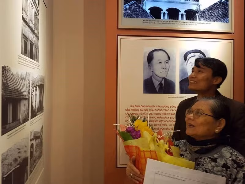 Exhibition on Uncle Ho relics in Van Phuc village