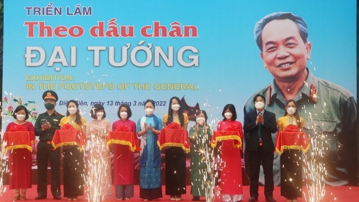 The ribbon cutting ceremony for the exhibition's opening (Photo: NDO)