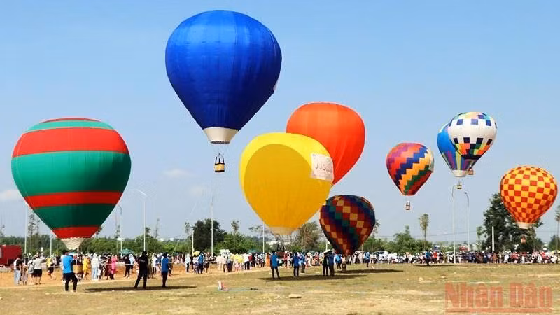Hot air balloon festival in Kon Tum.