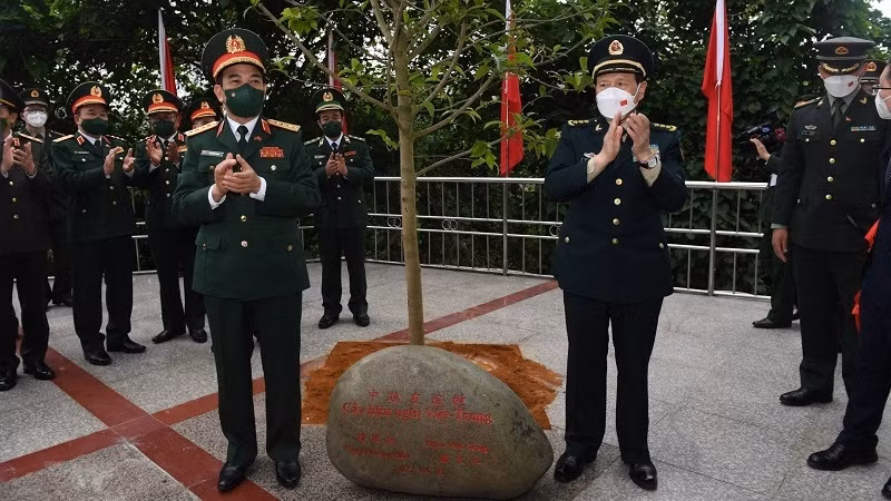 Vietnamese Minister of National Defence Phan Van Giang and his Chinese counterpart Wei Fenghe at the event (Photo: VNA)