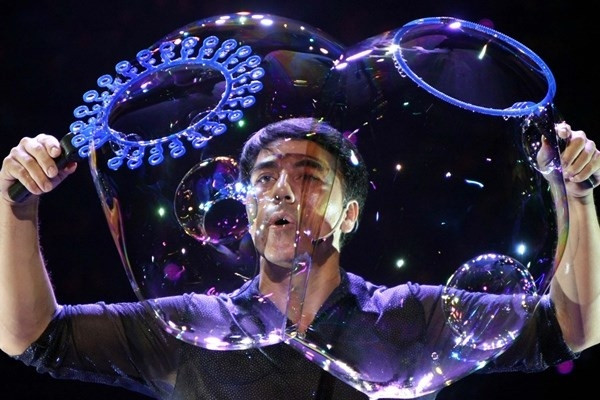 World famous bubble maker Fan Yang (Credit: VNA)