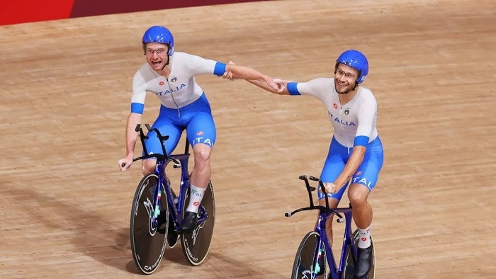 Simone Consonni and Filippo Ganna of Team Italy celebrate after setting a new World record and winning a gold medal during the Men's team pursuit finals, gold medal of the track cycling on day twelve of the Tokyo 2020 Olympic Games at Izu Velodrome in Izu, Japan on August 04, 2021. (Photo: Getty Images)