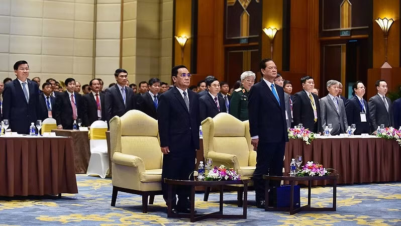 PM Nguyen Tan Dung (right) and his Lao counterpart Thongsing Thammavong at the summary ceremony in Hanoi on March 16. (Credit: VGP)