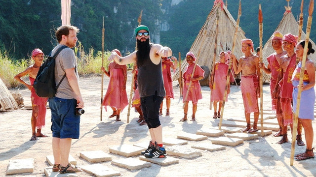 Vietnam Tourism Ambassador Jordan Vogt-Roberts returns to the ‘Kong’ filming location in Trang An landscape complex in the northern province of Ninh Binh, together with his colleague, Godzilla director Gareth Edwards, in 2017. (Photo: VOV)