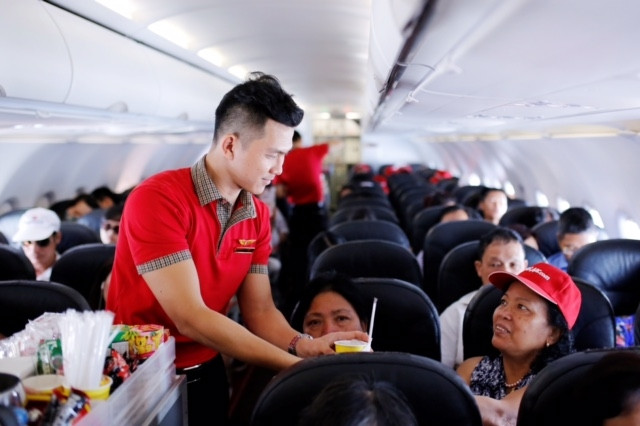 Vietjet offers its passengers enjoyable flights with dynamic and friendly flight crew, comfortable seats, hot meals and special surprises from the airline’s inflight activities.