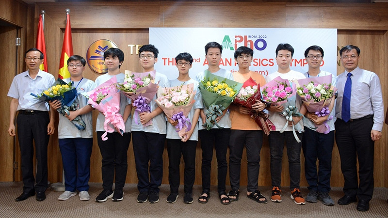 The Vietnamese team participating in the 2022 Asian Physics Olympiad.