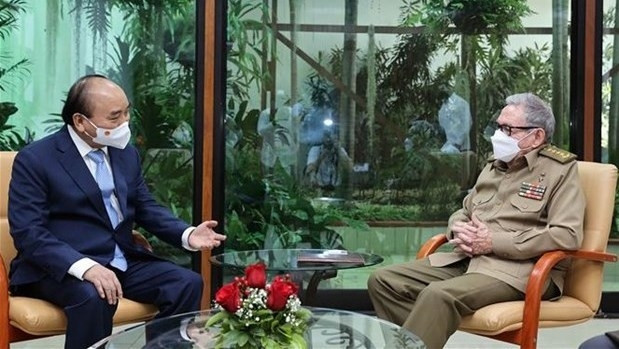 President Nguyen Xuan Phuc (L) met with General Raul Castro Ruz on September 20 (local time) as part of his official visit to Cuba. (Photo: VNA)
