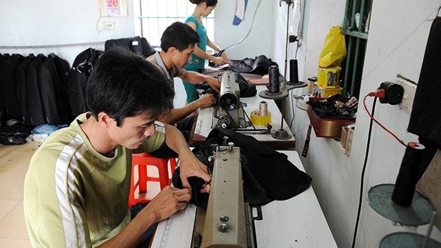 Encouraging household businesses to switch into enterprises