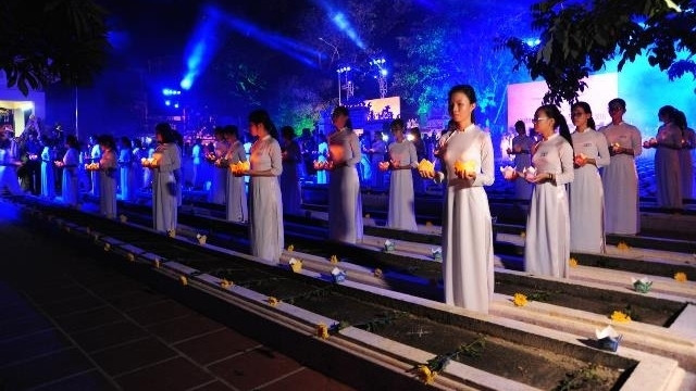 Candles lit at Nghia Trung Hoa Vang national cemetery to mark the 160th anniversary of anti-French resistance in Da Nang