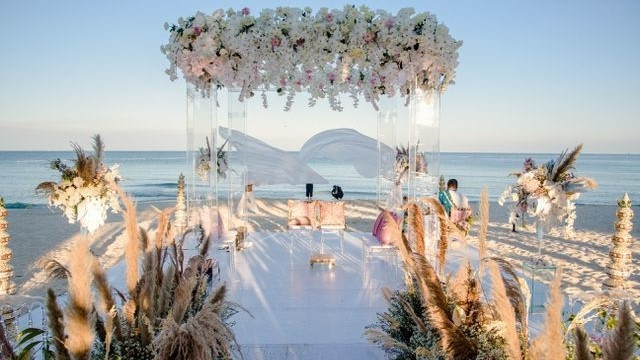 The romantic scene of an Indian billionaire couple's wedding in Phu Quoc, 2019. (Photo: internet)