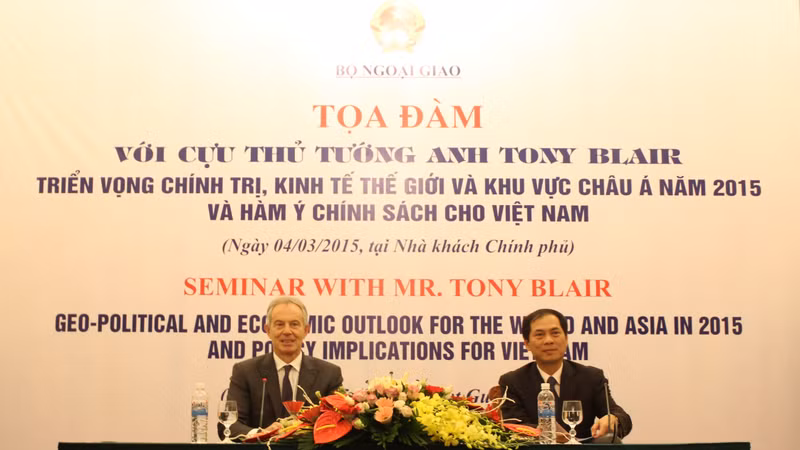 Former PM Tony Blair and Deputy Minister of Foreign Affairs Bui Thanh Son co-chair the seminar.