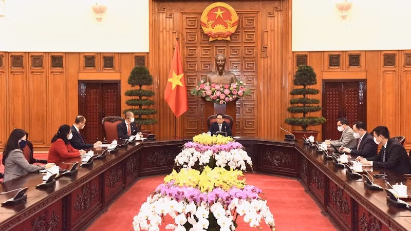 The meeting between PM Pham Minh Chinh and WHO Regional Director for the Western Pacific Takeshi Kasai (Photo: Tran Hai)