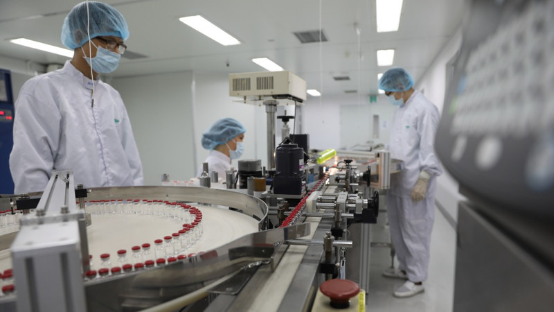 Vietnam has set the goal of mastering the production technology of 15 types of vaccines by 2030. (Photo: baochinhphu.vn)