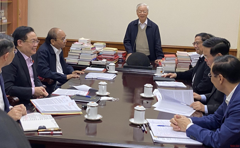 Party General Secretary Nguyen Phu Trong (standing) addresses the meeting
