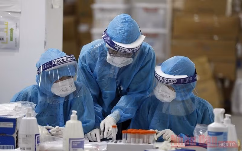 Vietnamese health workers (Photo: Duy Linh)