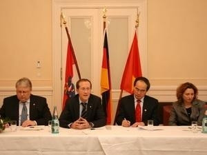 Deputy PM Nguyen Thien Nhan and Secretary of State of Hessen, Nicola Beer.