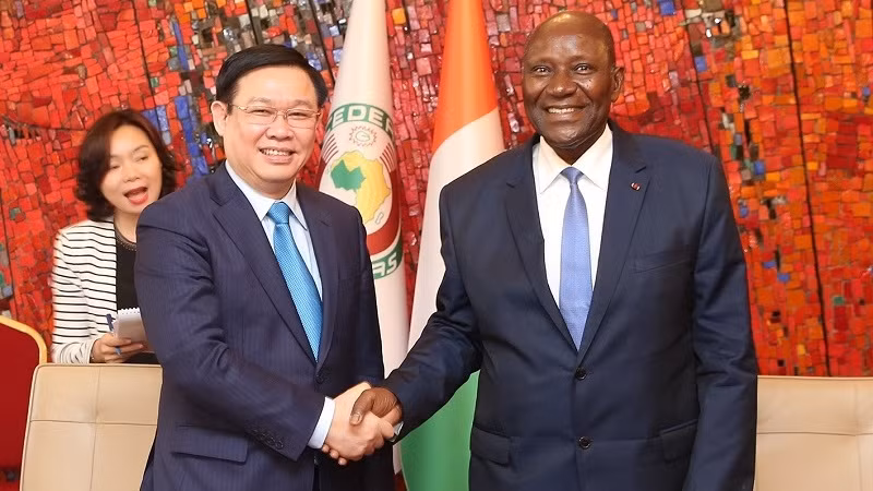 Deputy PM Vuong Dinh Hue and Vice President of Ivory Coast Daniel Kablan Duncan (Photo: VGP)