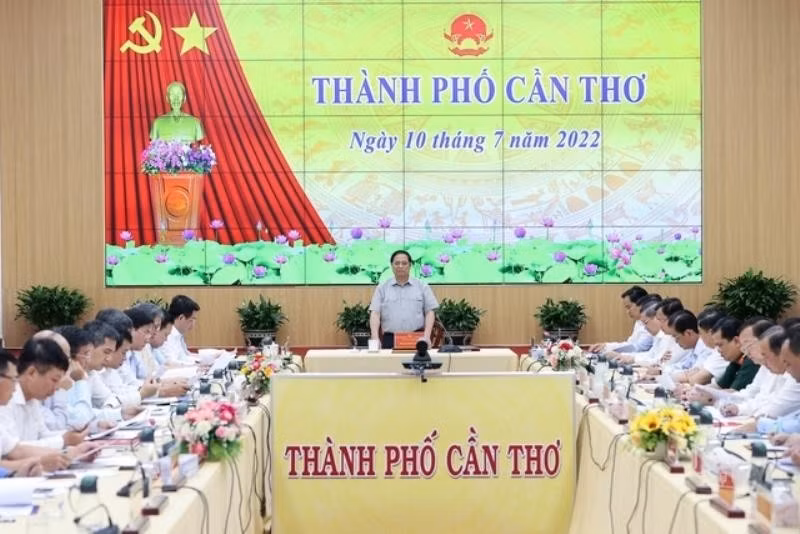 PM Pham Minh Chinh addresses the working session.