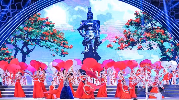 A performance at the opening ceremony of the Hai Phong Red Flamboyant Flower Festival 2019 (Photo: VOV)
