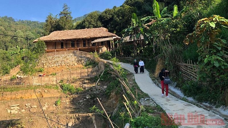 The stilt house of couple Nang – Can