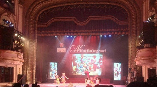 An art performance at the 2013 'Noble Hearts' programme (Source: baohaiquan.vn)