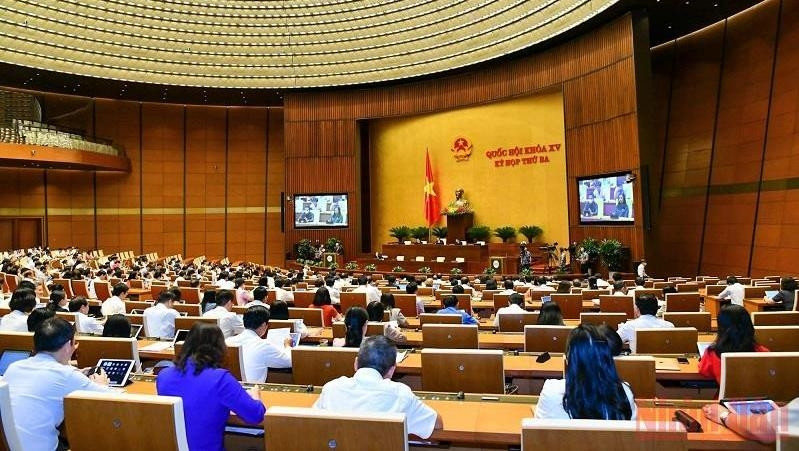 Legislators vote on a resolution, two draft laws on June 15 (Photo: NDO/Nguyen Linh)