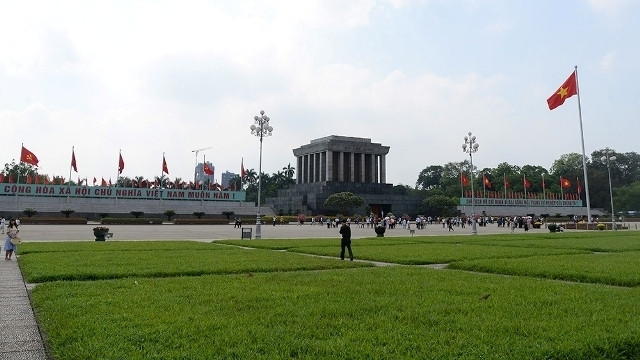 The national flag flying on Ba Dinh Square is a reminder of the predecessors who fell for the country’s independence and peace today.