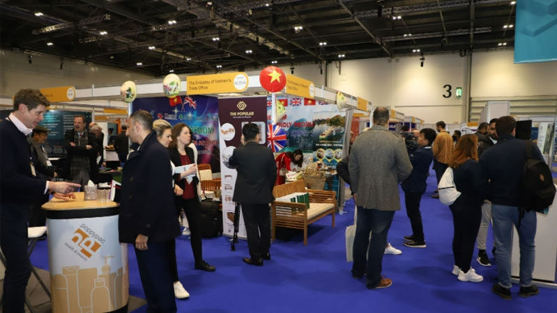 A large number of visitors attended the Vietnam booth at the expo