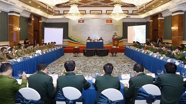 Delegates from Vietnam and Laos at the event discuss strengthened coordination to crack down on drug crime in their border. (Photo: VNA)