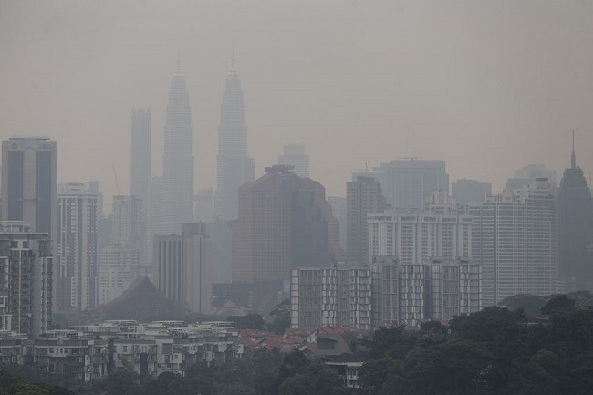 Kuala Lumpur is shrouded in a thick blanket of haze August 1, 2019. (Source: Malay Mail)