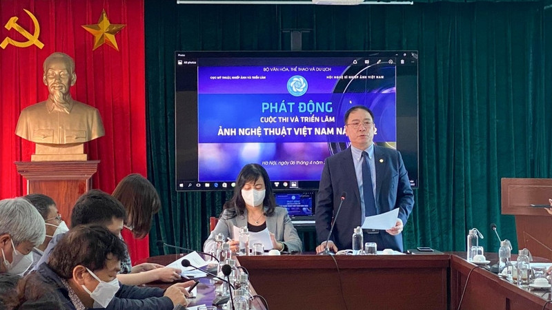 Ma The Anh, Director of the Department of Fine Arts, Photography and Exhibition spoke at the launch ceremony.