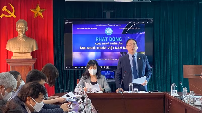 Ma The Anh, Director of the Department of Fine Arts, Photography and Exhibition spoke at the launch ceremony.