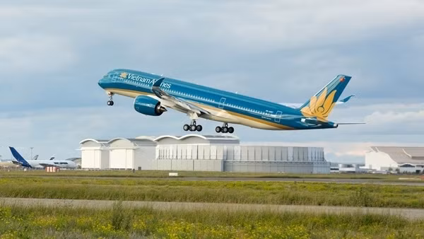 Vietnam Airlines receives second Airbus A350-XWB